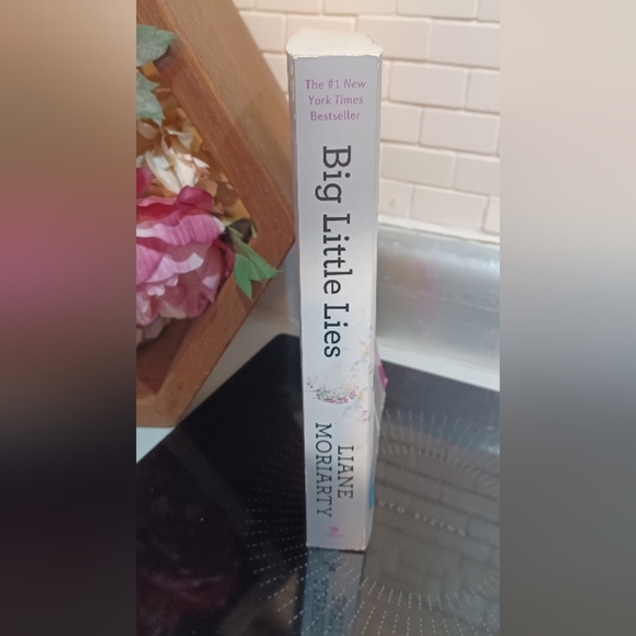 Big Little Lies by Liane Moriarty - Picture 3 of 6